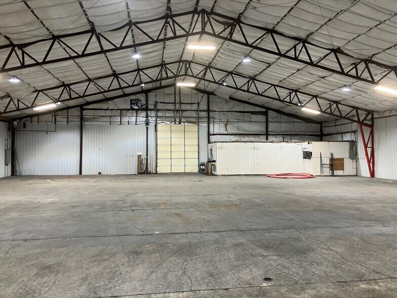 More Photos Of 927 Barlow Dr, Charleston Warehouse For Lease