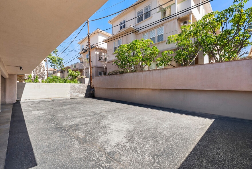 More Photos Of 530 N Maryland Ave, Glendale Apartments For Sale