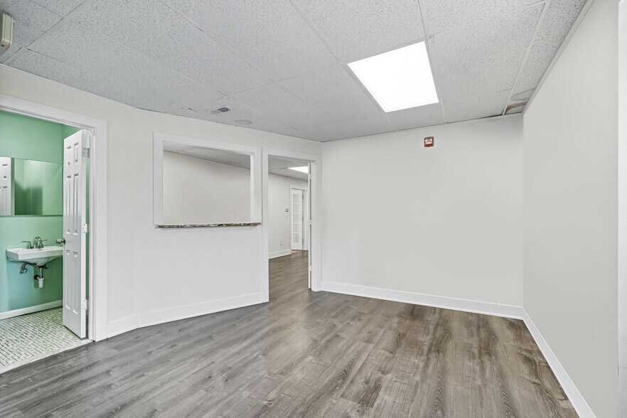More Photos Of 2605 US 130, Cinnaminson Office For Lease