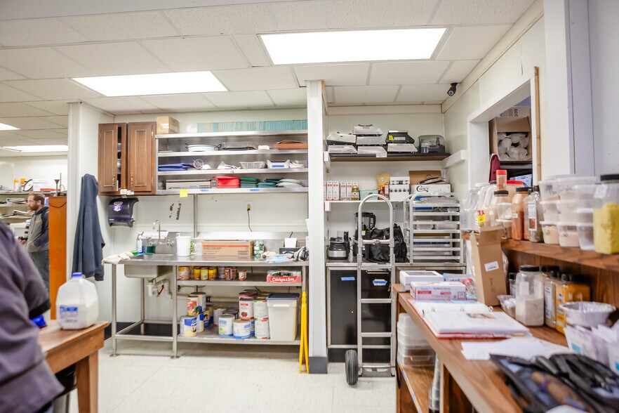 More Photos Of 2015 N Missouri St, Macon Restaurant For Sale