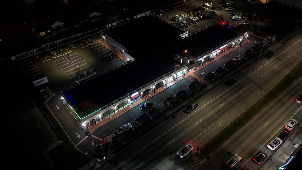 More Photos Of 350 S Broadway, Hicksville General Retail For Lease