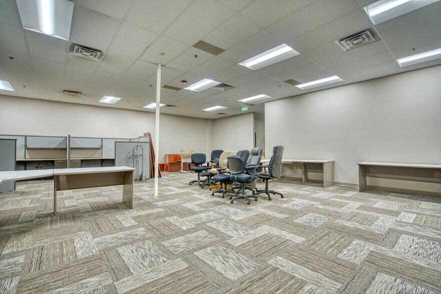 More Photos Of 105 S Sunset St, Longmont Light Manufacturing For Lease