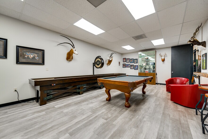 More Photos Of 3300 N A St, Midland Unknown For Lease