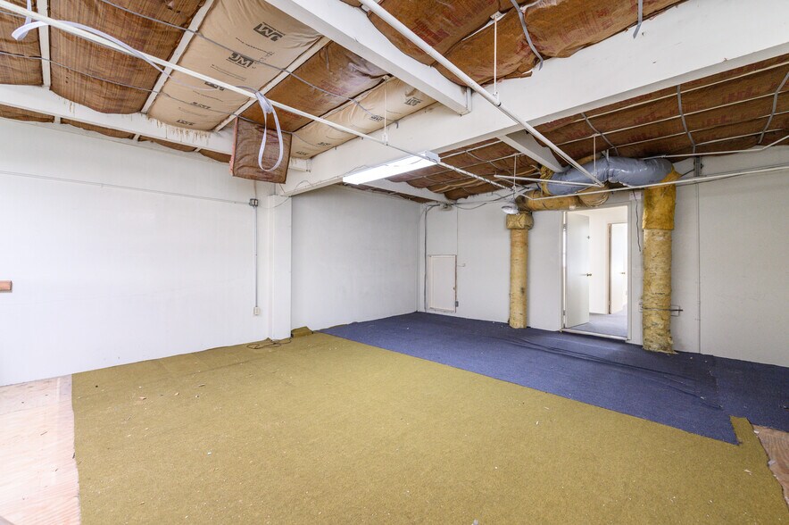 More Photos Of 711 W 17th St, Costa Mesa Light Manufacturing For Sale