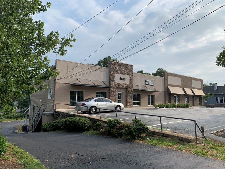 More Photos Of 1613 E North St, Greenville Unknown For Lease