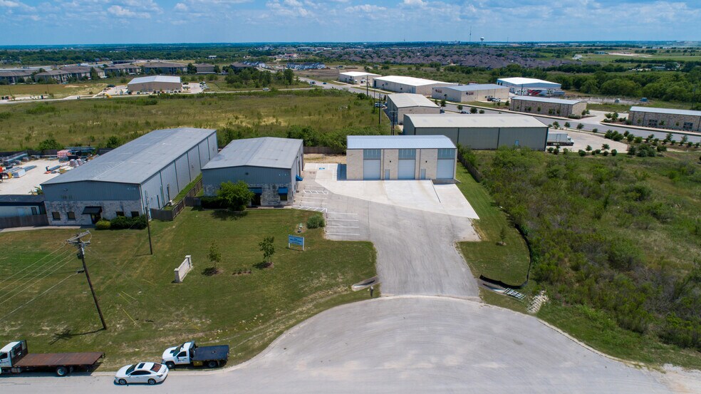 More Photos Of 641 Commercial Dr, Buda Warehouse For Lease