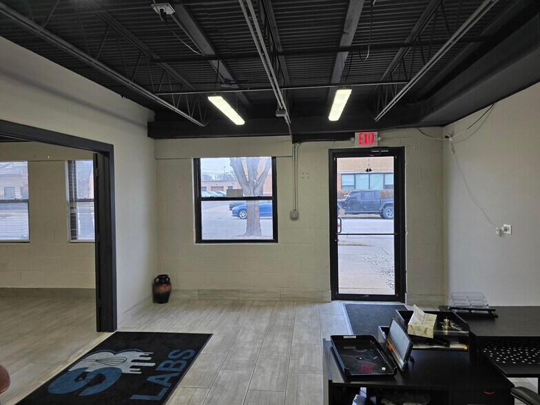 More Photos Of 8030 N Lawndale Ave, Skokie Warehouse For Sale