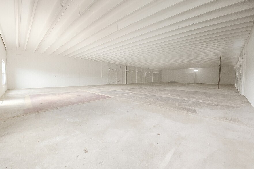 More Photos Of 661 NE 42nd St, Deerfield Beach Warehouse For Lease