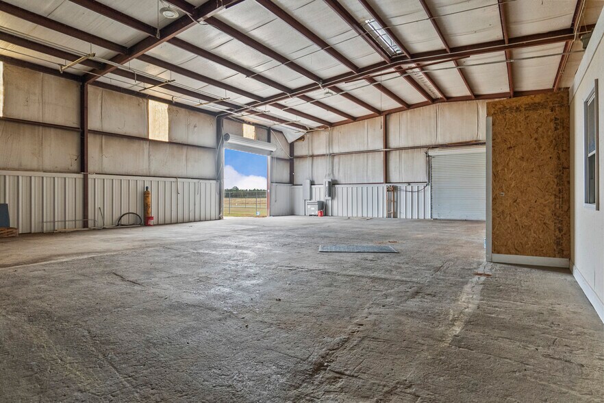 More Photos Of 4200 US-82 Hwy, Dawson Flex For Lease