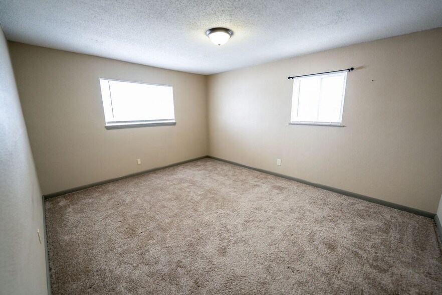 More Photos Of 300 E Windsor, Arkansas City Apartments For Sale