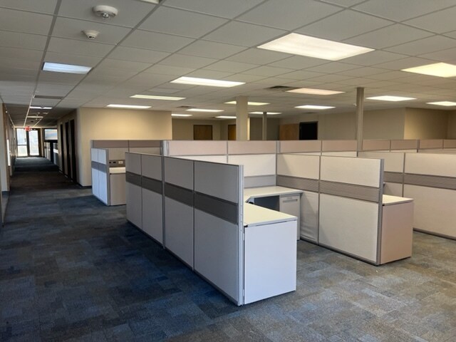 More Photos Of 1218 W Rock Creek Rd, Norman Office For Lease