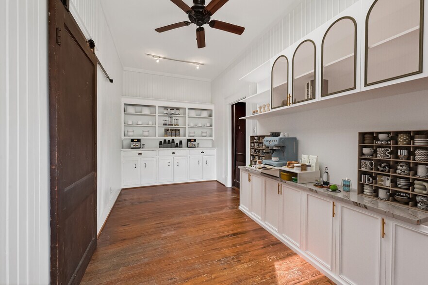 More Photos Of 38011 Spur 149 Rd, Magnolia Office Residential For Sale