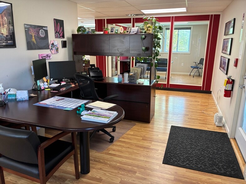 More Photos Of 270 Westfield Rd, Holyoke Freestanding For Lease