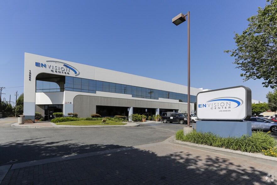 Primary Photo Of 15025-15055 Oxnard St, Van Nuys Warehouse For Lease