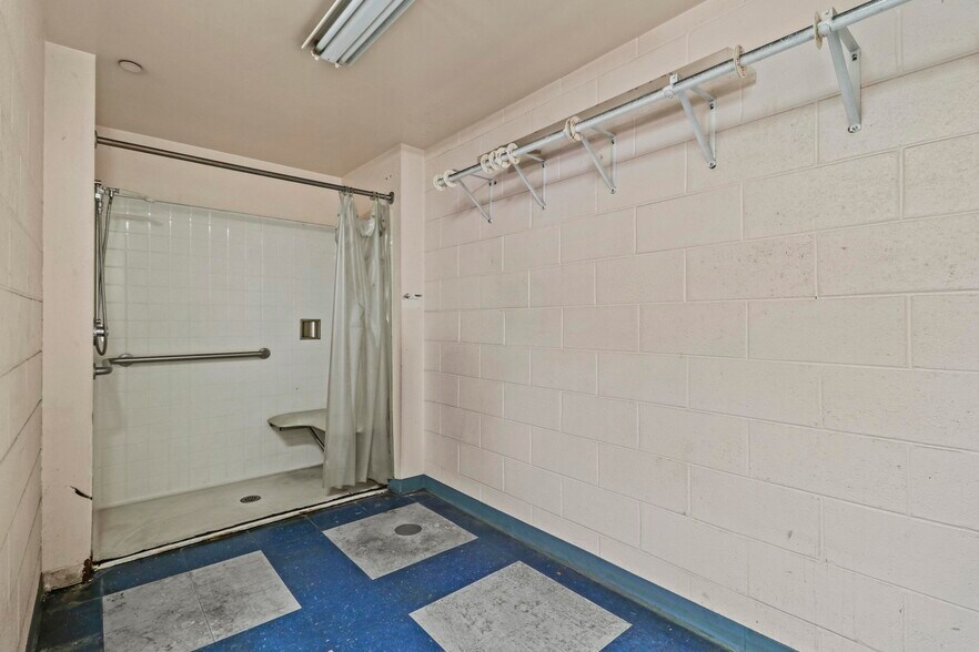 More Photos Of 315 Northampton St, Kingston Industrial For Sale