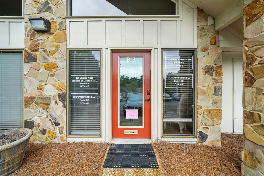 More Photos Of 11285 Elkins Rd, Roswell Office Residential For Sale