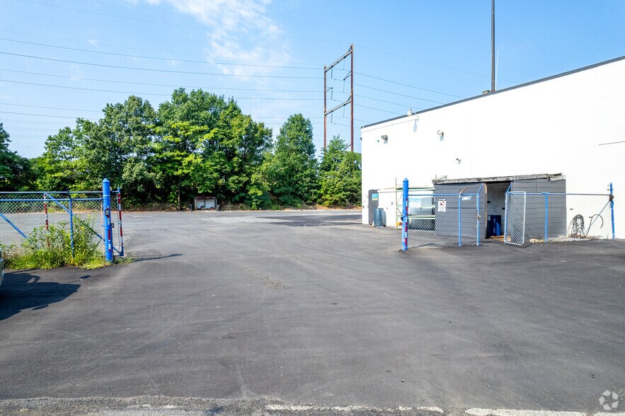 More Photos Of 7235 Boulevard Ave, Pennsauken Warehouse For Lease