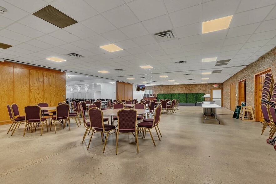 More Photos Of 200 E State 28 Hwy, Morris Hospitality For Sale