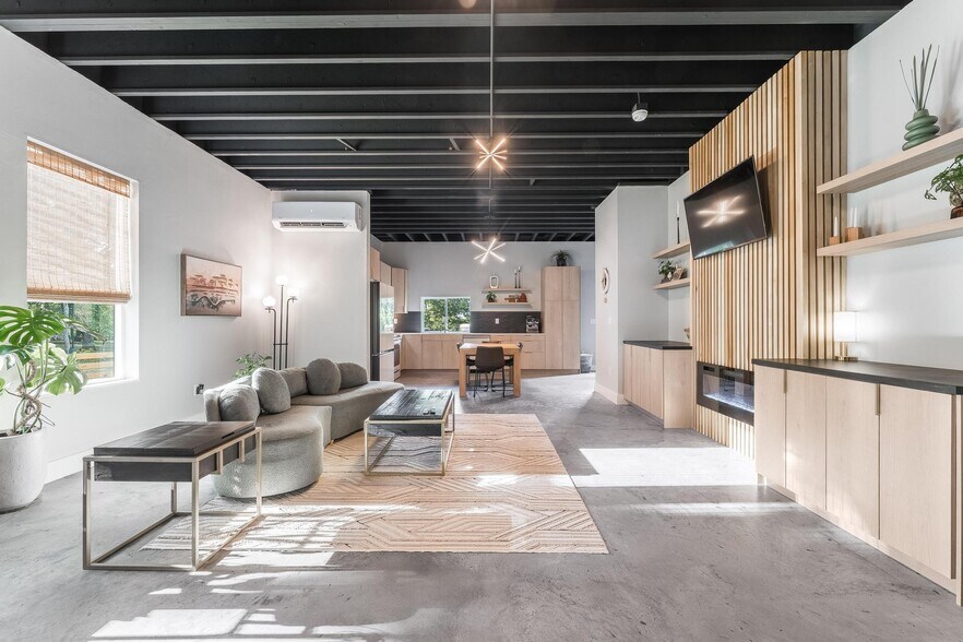 More Photos Of 13870 HWY 279, Gravette Flex For Sale