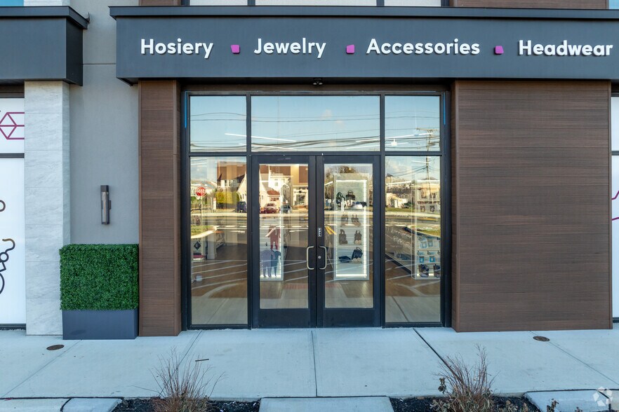 More Photos Of 1303 River Ave, Lakewood Storefront Retail Office For Lease