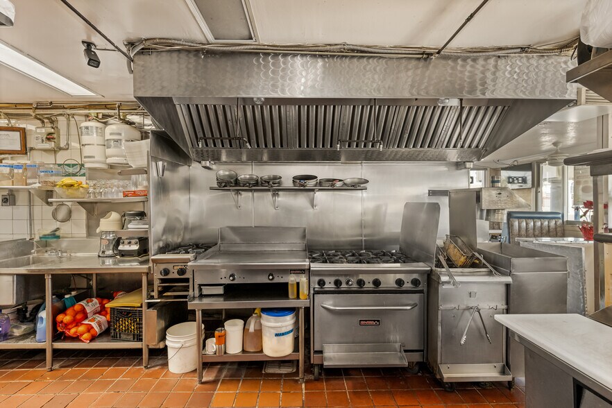 More Photos Of 1936 W 17th St, Santa Ana Restaurant For Sale