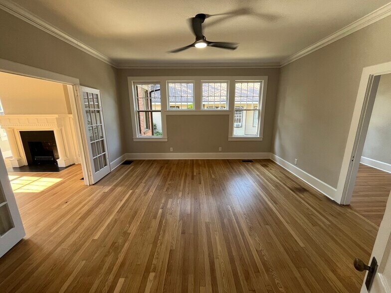 More Photos Of 406 S Lewis St, Lagrange Office For Lease