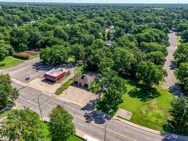 More Photos Of 220 N 2nd Ave, Mulvane Carwash For Sale
