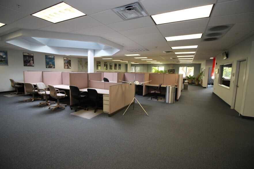 More Photos Of 455 Maryland Dr, Fort Washington Light Manufacturing For Sale