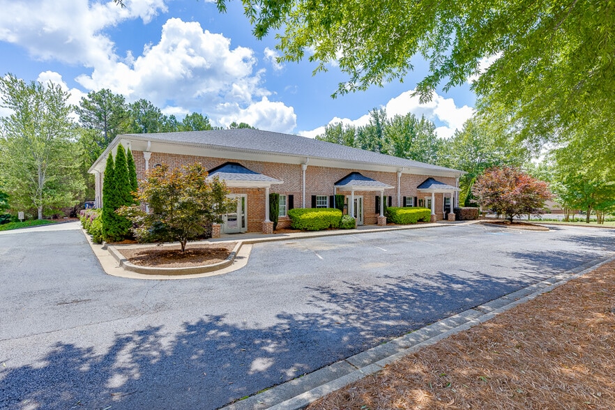 More Photos Of 6105 Atlanta Hwy, Flowery Branch Office For Lease