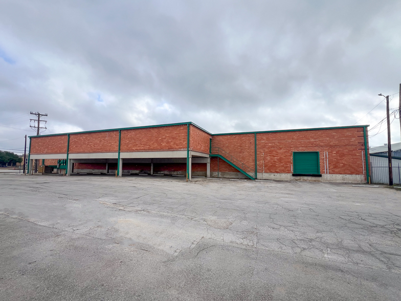 More Photos Of 1734 Centennial Blvd, San Antonio Warehouse For Lease