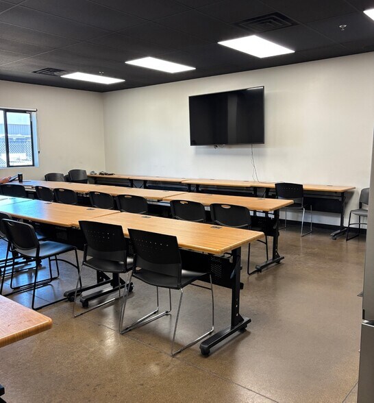 More Photos Of 5809 Toyota Ave, Fresno Warehouse For Sale