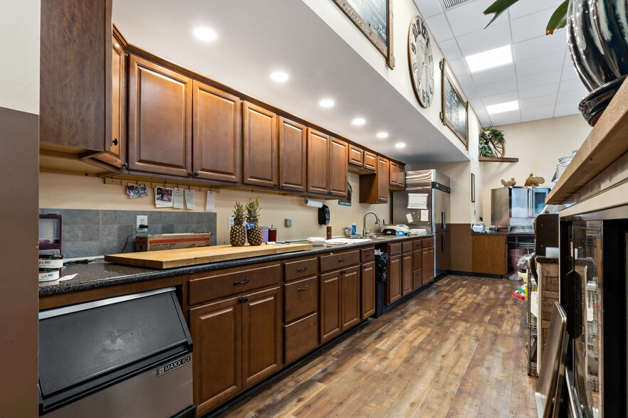 More Photos Of 499 State Rd, Plymouth Restaurant For Sale