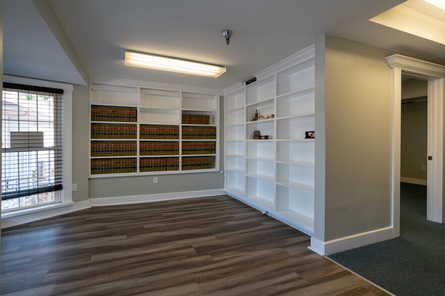 More Photos Of 216 Mirror Lake Dr N, Saint Petersburg Office For Lease