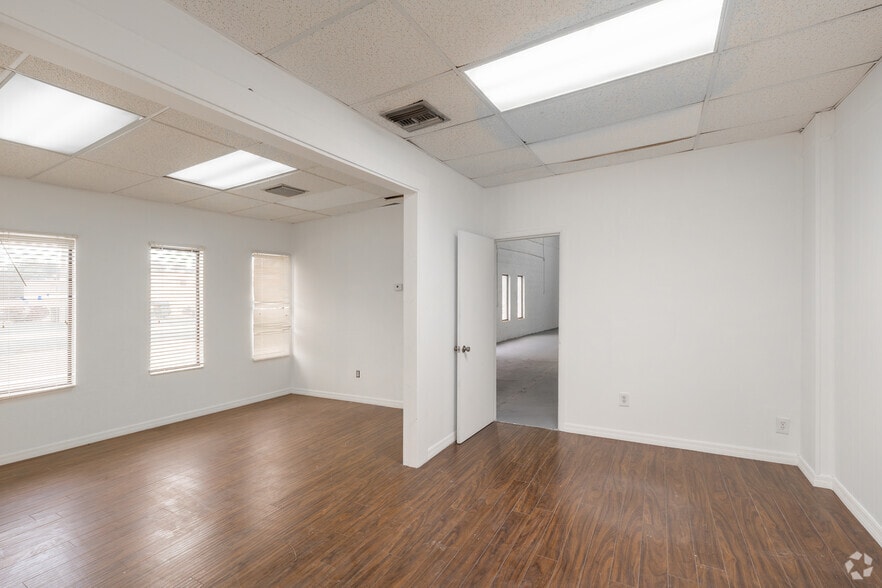 More Photos Of 1620-1646 SE Village Green Dr, Port, Port Saint Lucie Service For Lease