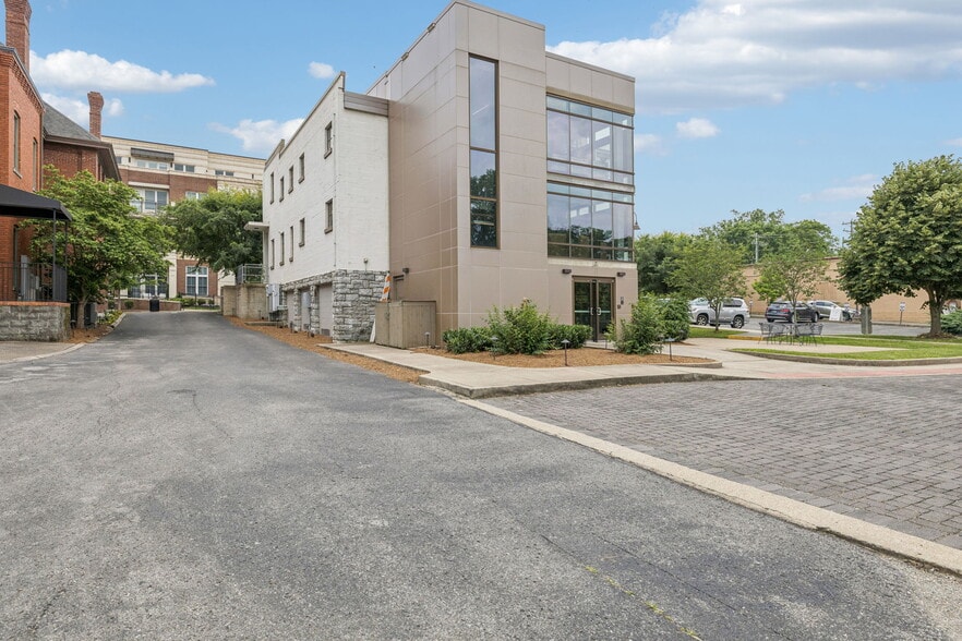 More Photos Of 112 Bridge St, Franklin Office For Sale