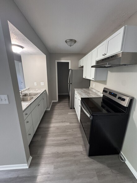 More Photos Of 1100 W Mill St, Summitville Apartments For Sale