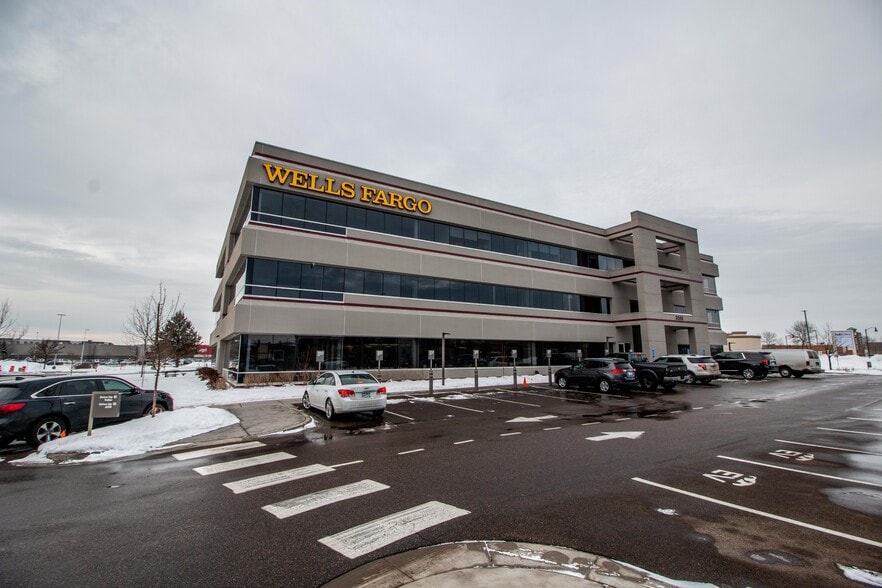 More Photos Of 3200 Main St NW, Coon Rapids Medical For Lease