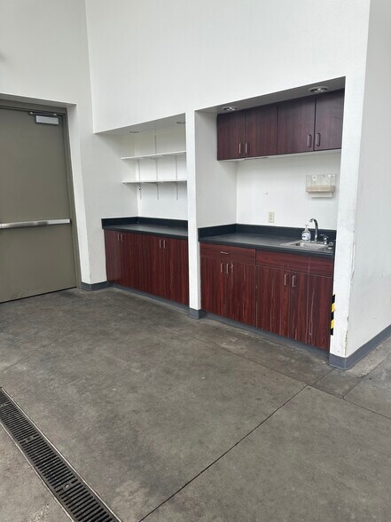 More Photos Of 1740 Park Ave, Plover Storefront Retail Office For Sale