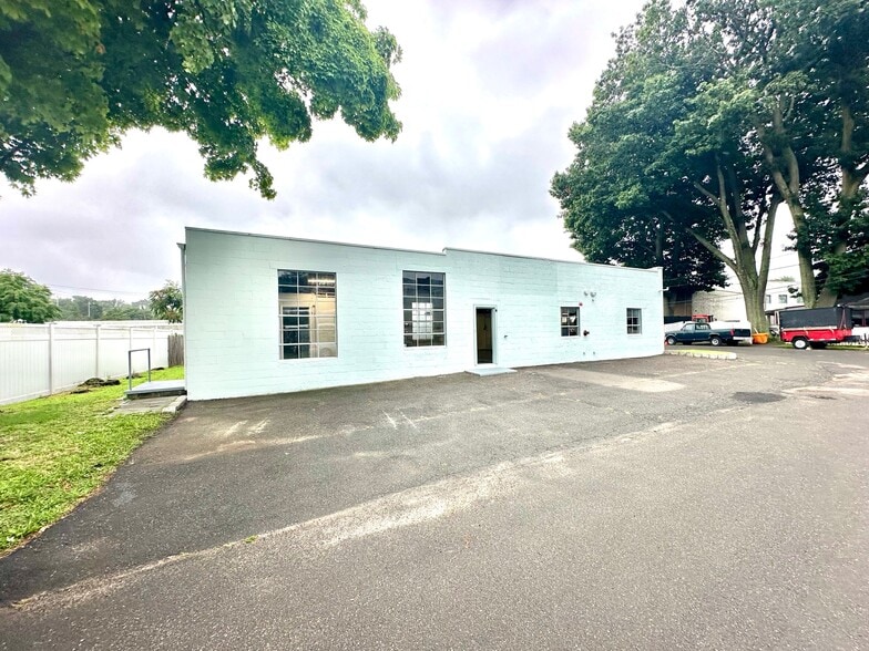 More Photos Of 5 Silver St, Norwalk Warehouse For Sale