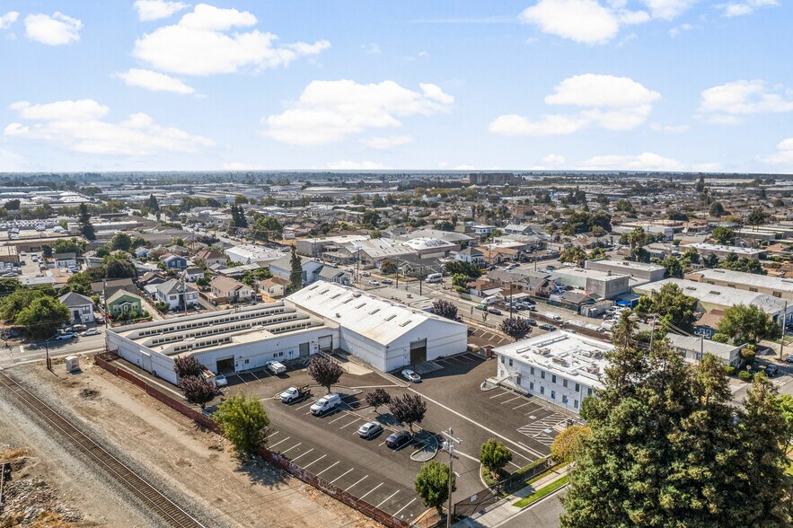 More Photos Of 755 Thornton St, San Leandro Distribution For Lease