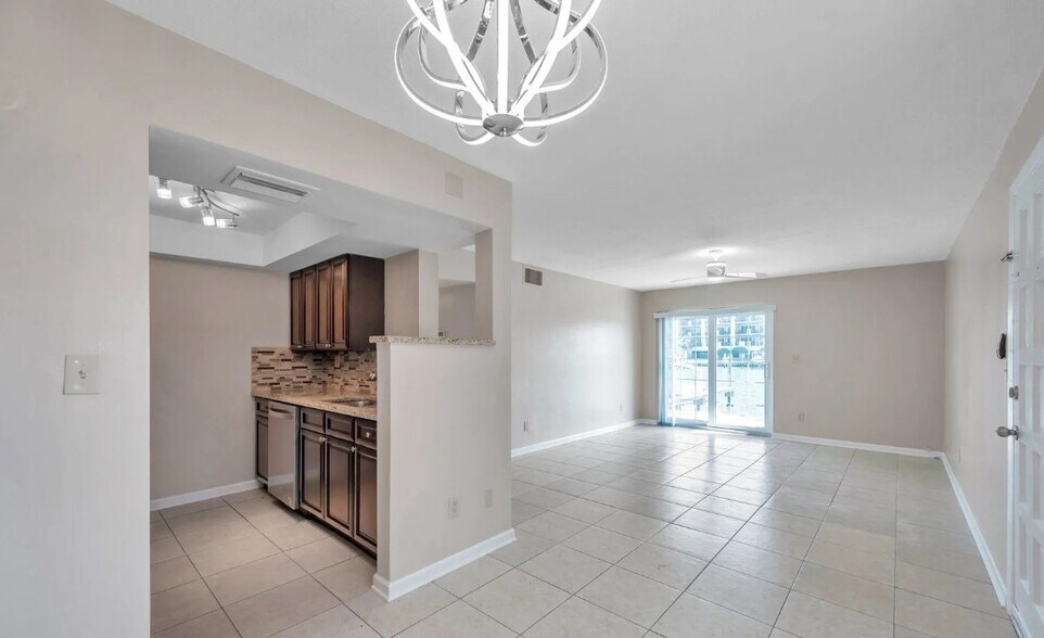 More Photos Of 223 Dolphin Pt, Clearwater Apartments For Sale