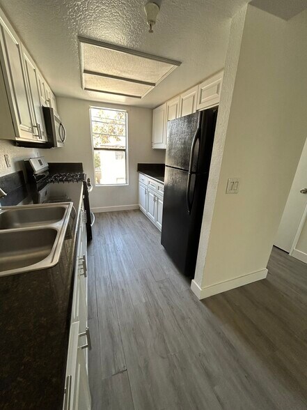 More Photos Of 311-313 E Pine St, Santa Ana Apartments For Sale