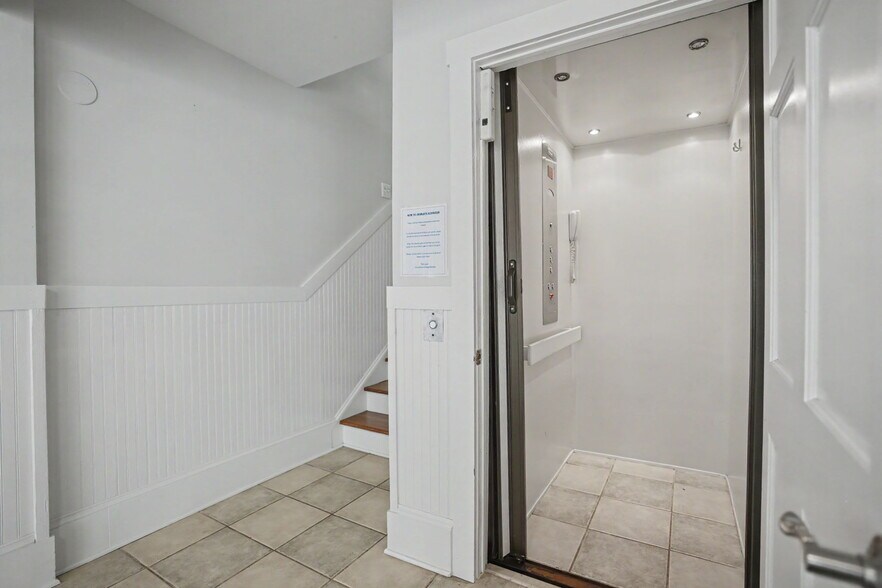 More Photos Of 8 Sandlewood Ct, Tybee Island Specialty For Sale