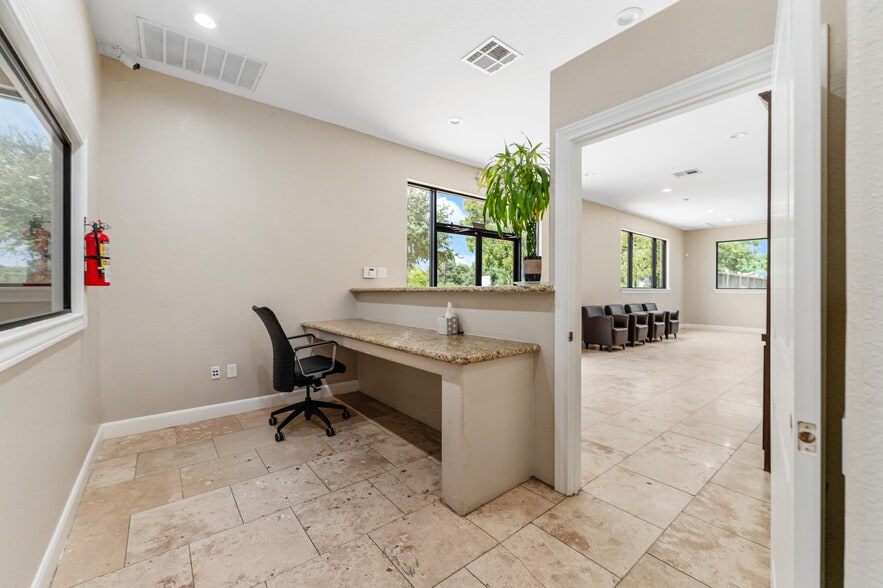 More Photos Of 6927 Highway 36 S, Rosenberg Office For Lease