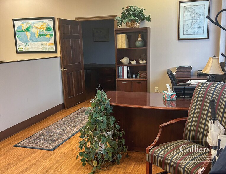 More Photos Of 1105 State St, Cayce Flex For Lease