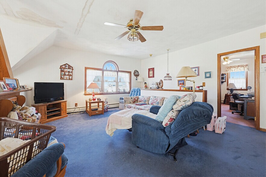 More Photos Of 1501 Lonsdale Ave, Lincoln General Retail For Sale