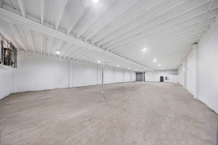 More Photos Of 3916-3920 NW 32nd Ave, Miami Warehouse For Lease