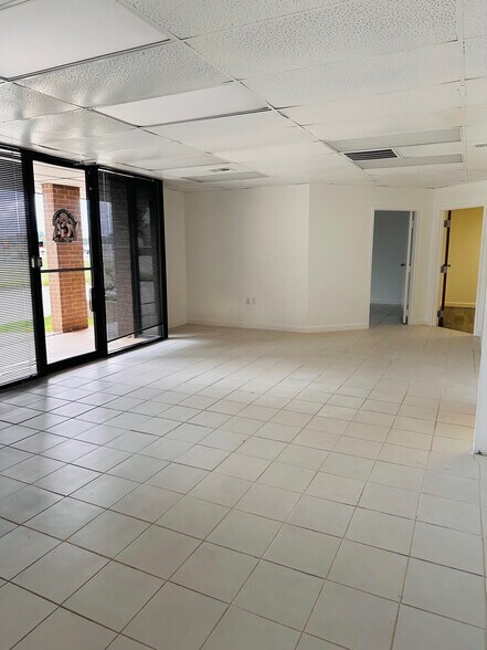 More Photos Of 11102 N Stratford Dr, Oklahoma City Office For Sale