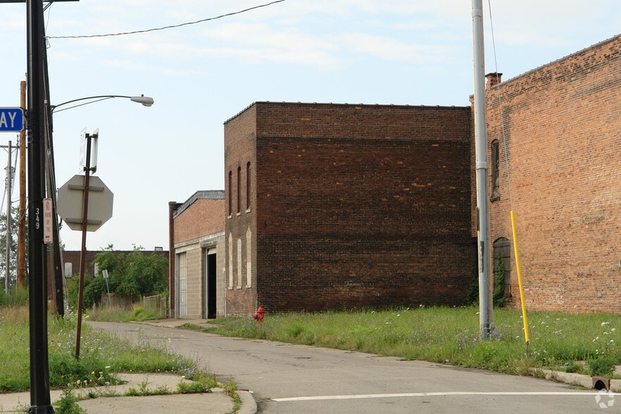 More Photos Of 343-345 Broadway St, Buffalo Manufacturing For Lease