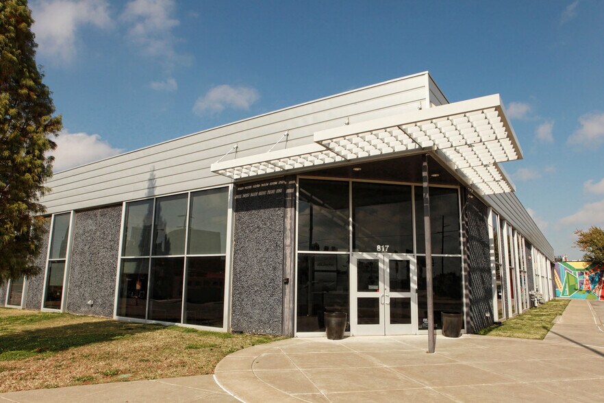 More Photos Of 817 E 4th St, Tulsa Showroom For Sale